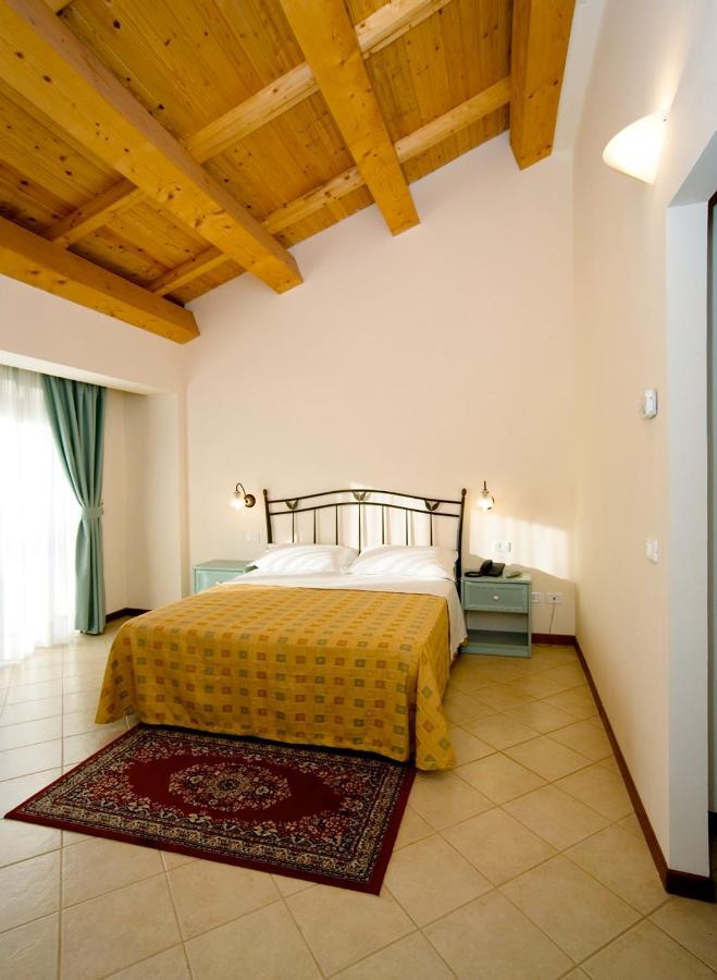 Agriturismo Biologico Corte Aragonese Santa Maria di Licodia Kültér fotó